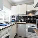 Stylish Apartment 12 Minutes Tube To Oxford Street With Free Wifi And Air Con